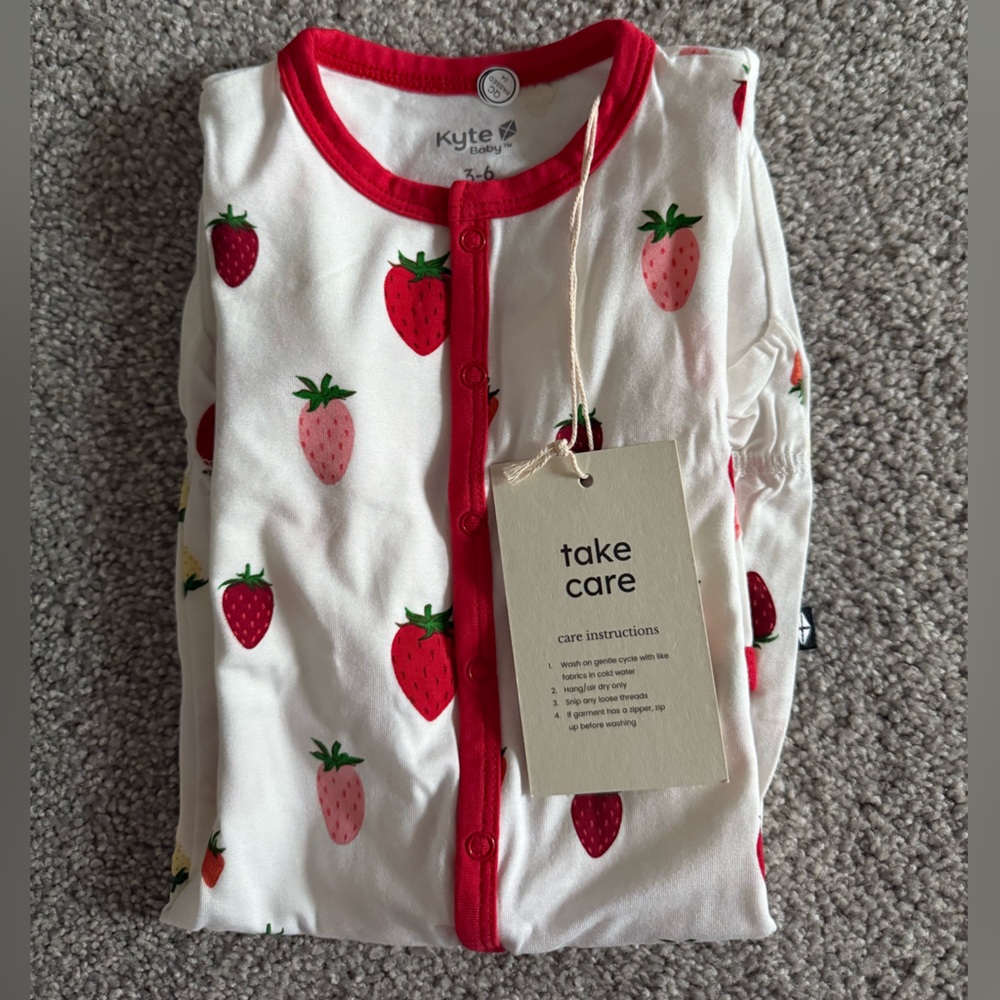 Kyte Baby Footie in Strawberry